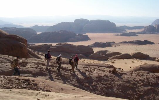 RANDO DECOUVERTE. SUR LES TRACES DE LAURENCE D'ARABIE.